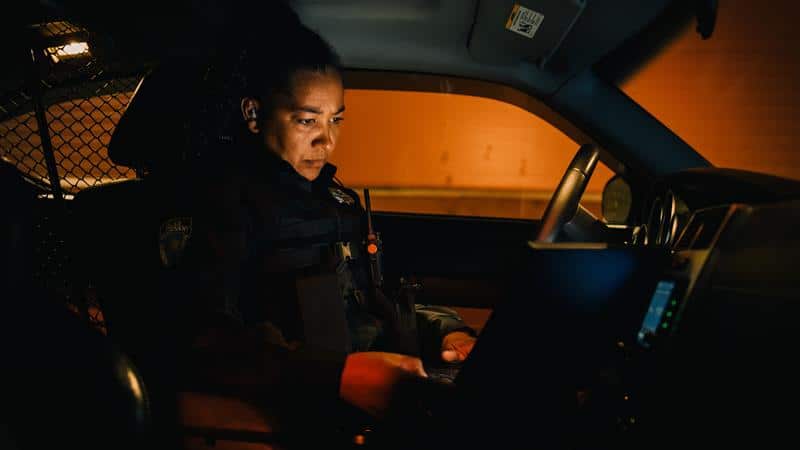 An image of an officer taking an online training course as part of their in-service law enforcement training.